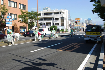 道路清掃（清水協会）