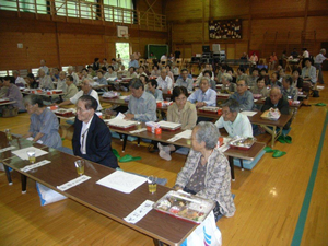 「敬老会には大勢の方が」