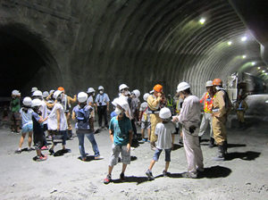 愛知県内東名高速道路工事現場(愛川橋・栗本トンネル)見学