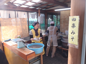 田楽みそで食べるおでんの仕込み