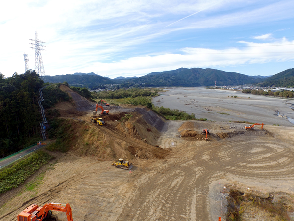 大井川河道拡幅状況