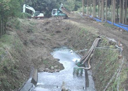 埋足土塞土砂の撤去（数沢川）