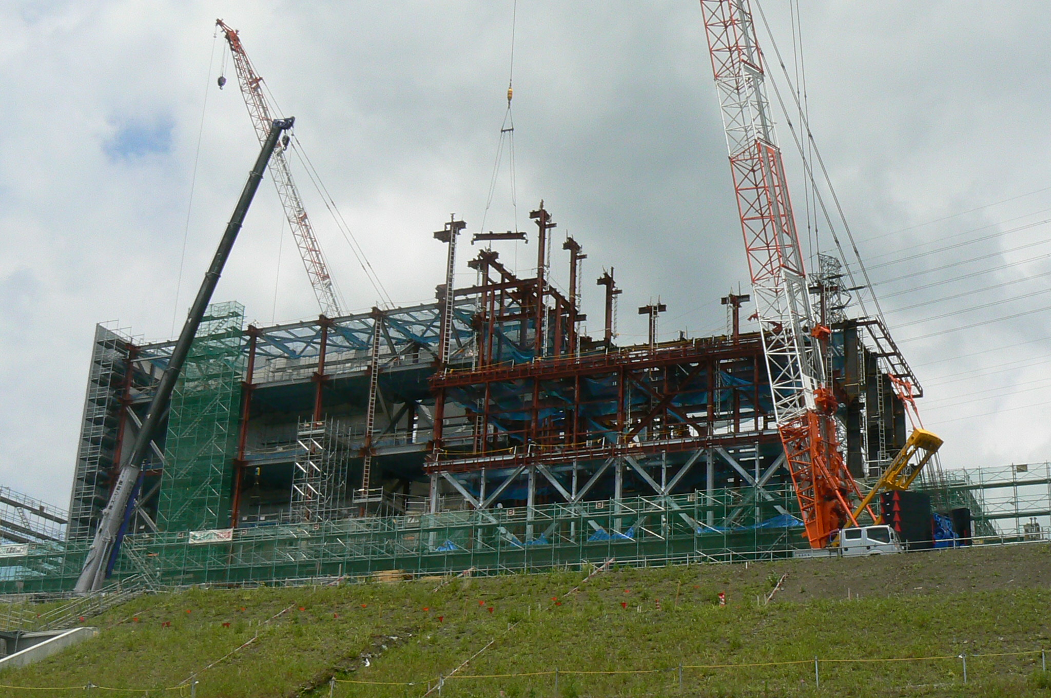 建設が進む工場棟